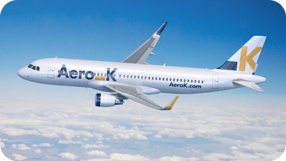 에어로케이-항공사-에어버스-A320-비행기-파란-하늘-비행-중