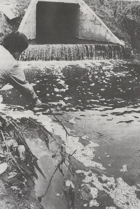 1991년 일어났던 두산 그룹의 낙동강 페놀 유출 사건 당시 사진