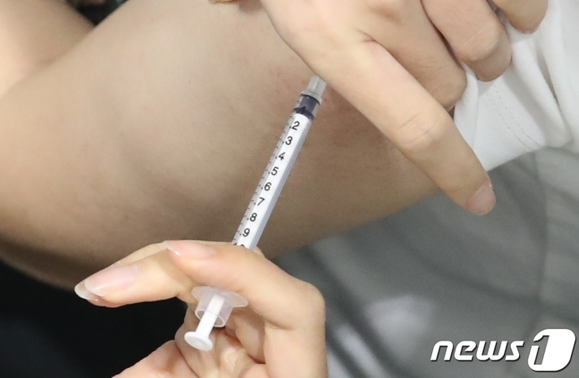  내일부터 부스터샷·소아청소년 사전예약…임신부도 8일부터