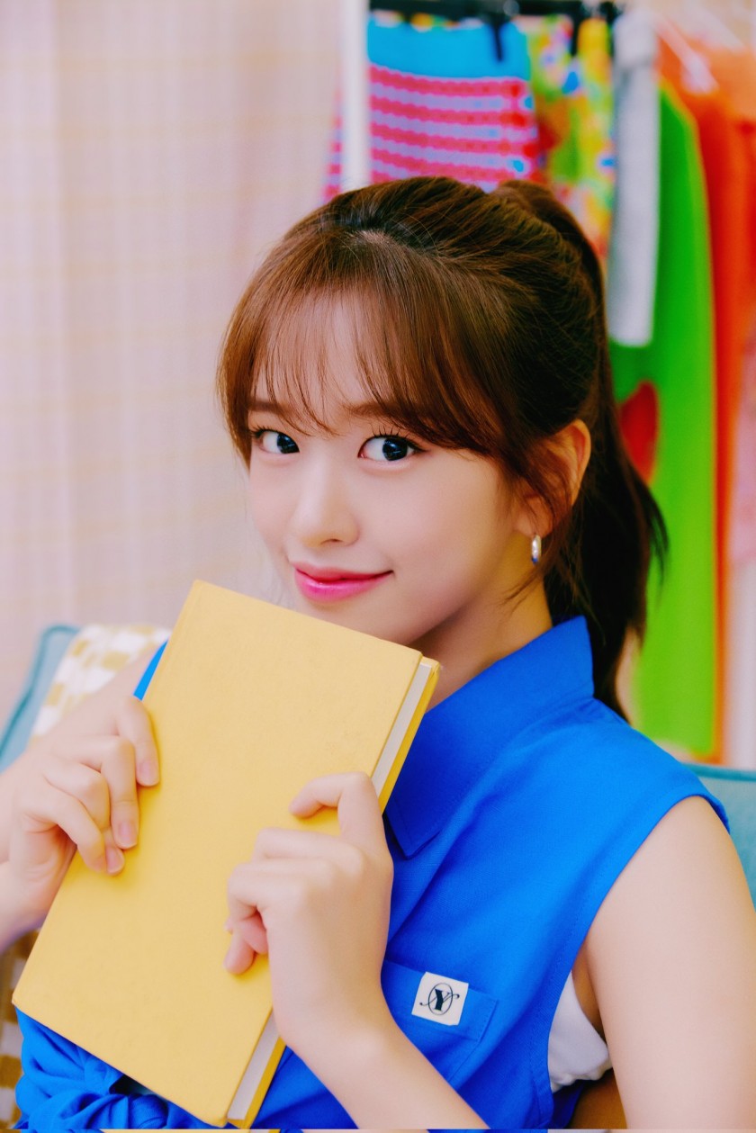  흰 핫팬츠 건강한 허벅지 아이브 안유진