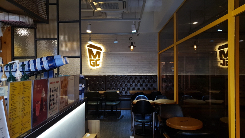 당산역 메가커피 내부