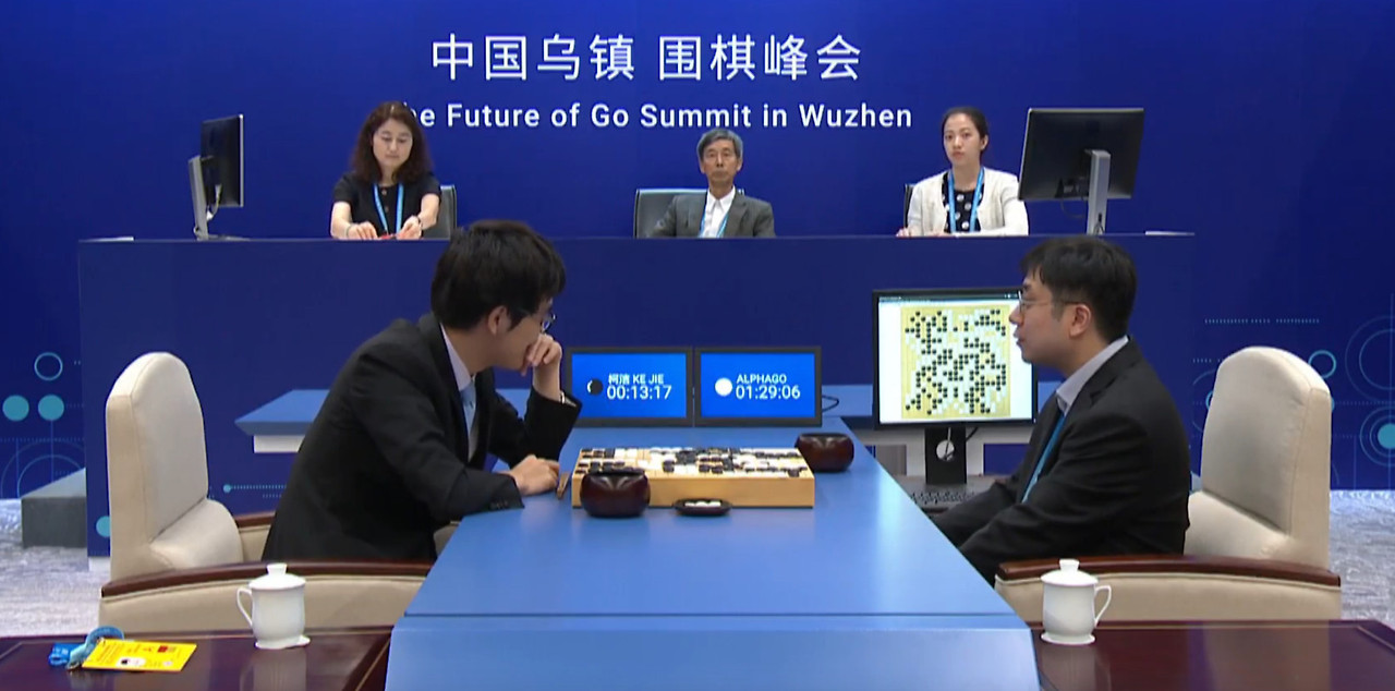 커제(좌) vs AlphaGo 2.0(우)