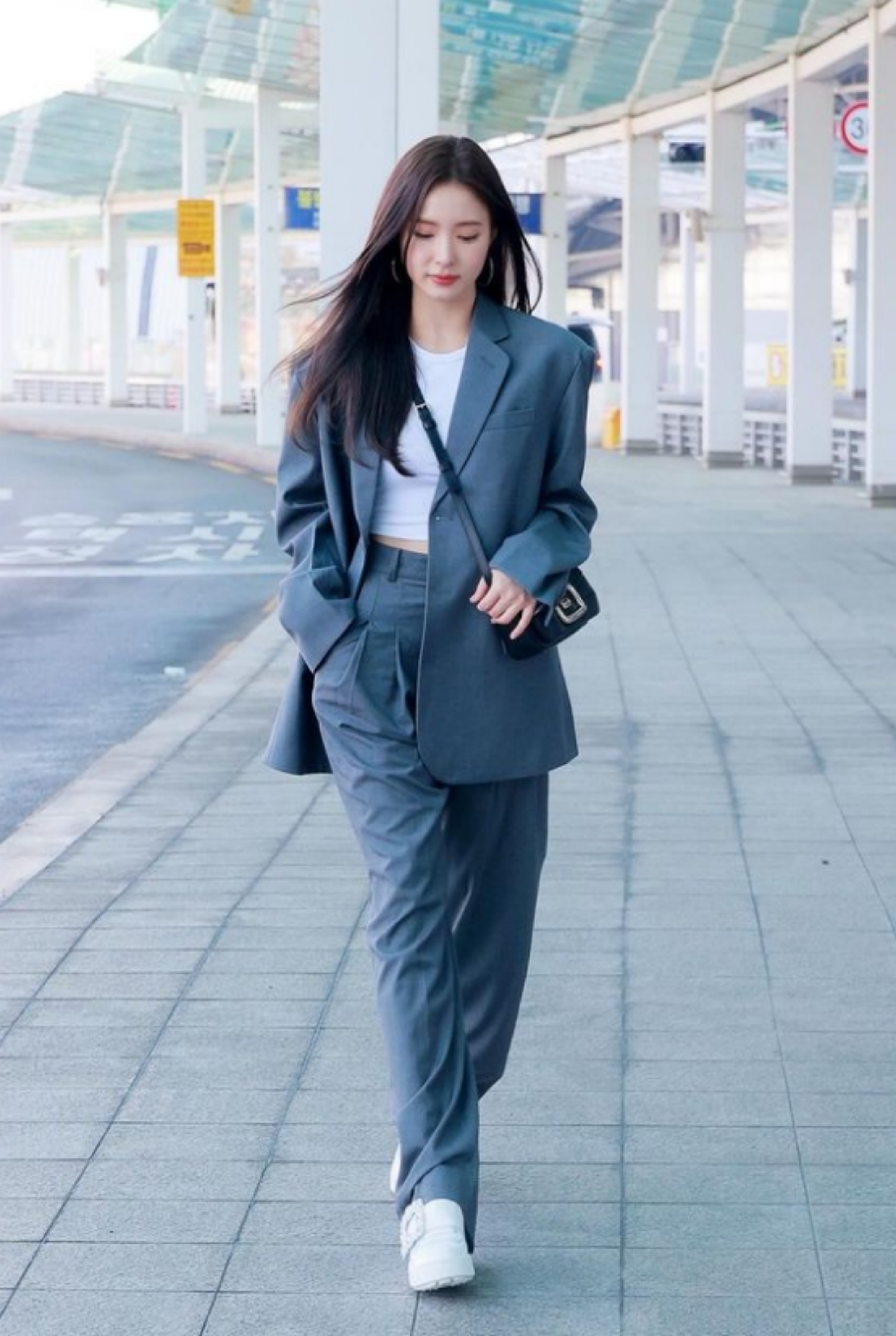  신세경 공항패션 봄의 새싹이 돋아나는듯