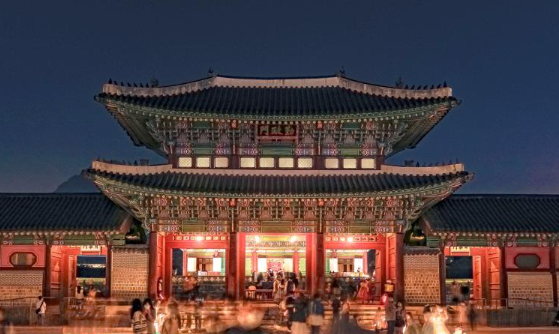 근정문