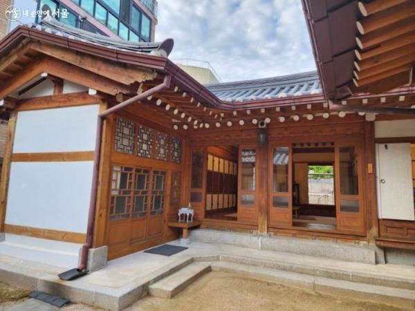 홍건익 가옥은 무료로 관람할 수 있는 서울시 공공한옥이다