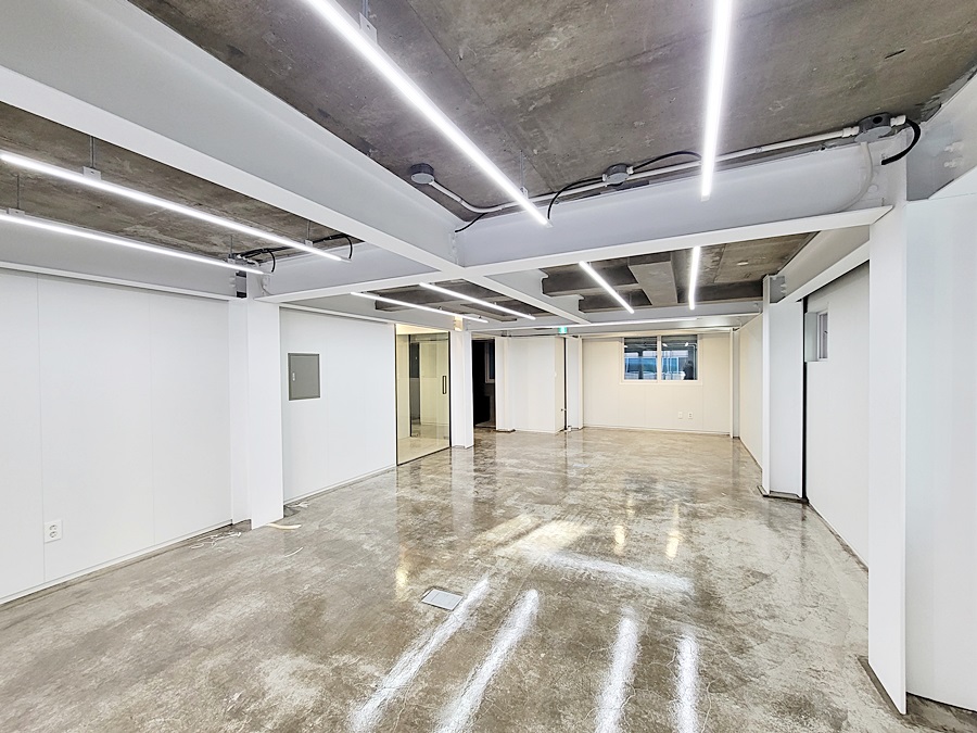 신축 첫 입주 역삼동 사옥 통임대 [강남사무실 임대] 9호선 언주역 146평 31