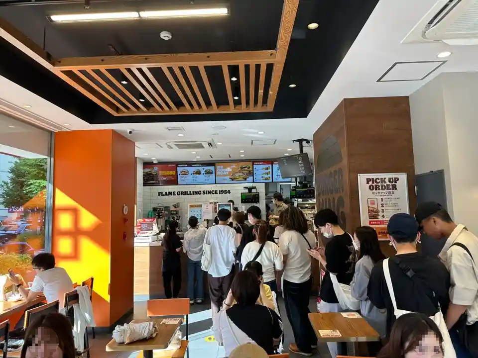 평일 오후 3시에도 줄이 엄청나다