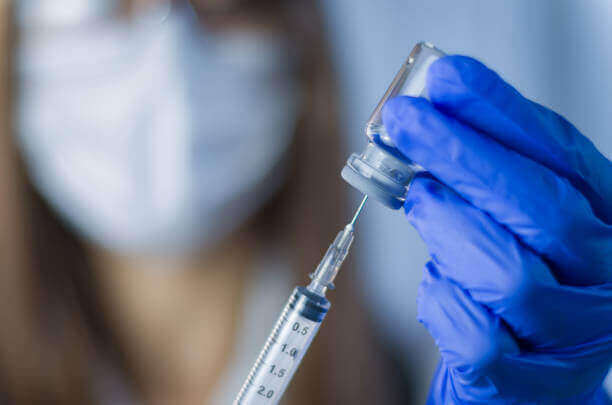 면역반응과 백신의 원리: 비활성 백신 vs mRNA 백신 비교— 전통과 혁신의 만남, 면역 보호의 두 가지 길 —