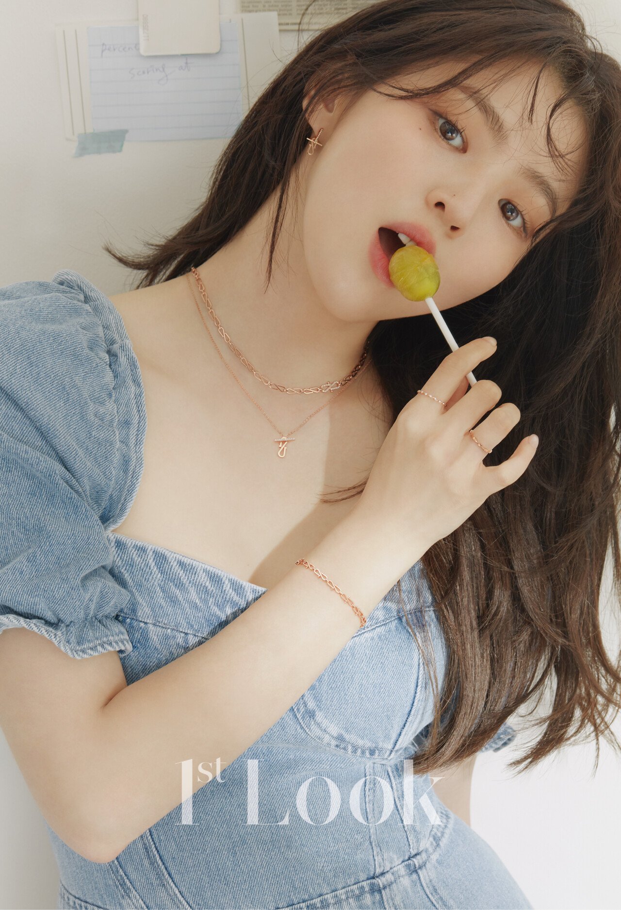  한소희 퍼스트룩 화보사진