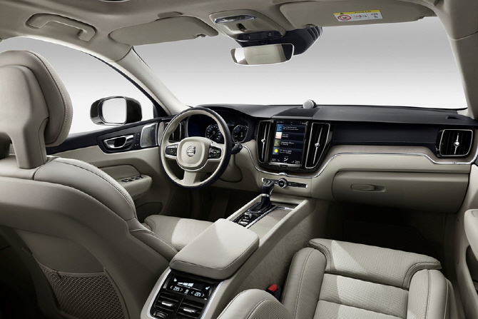 볼보 XC60 실내