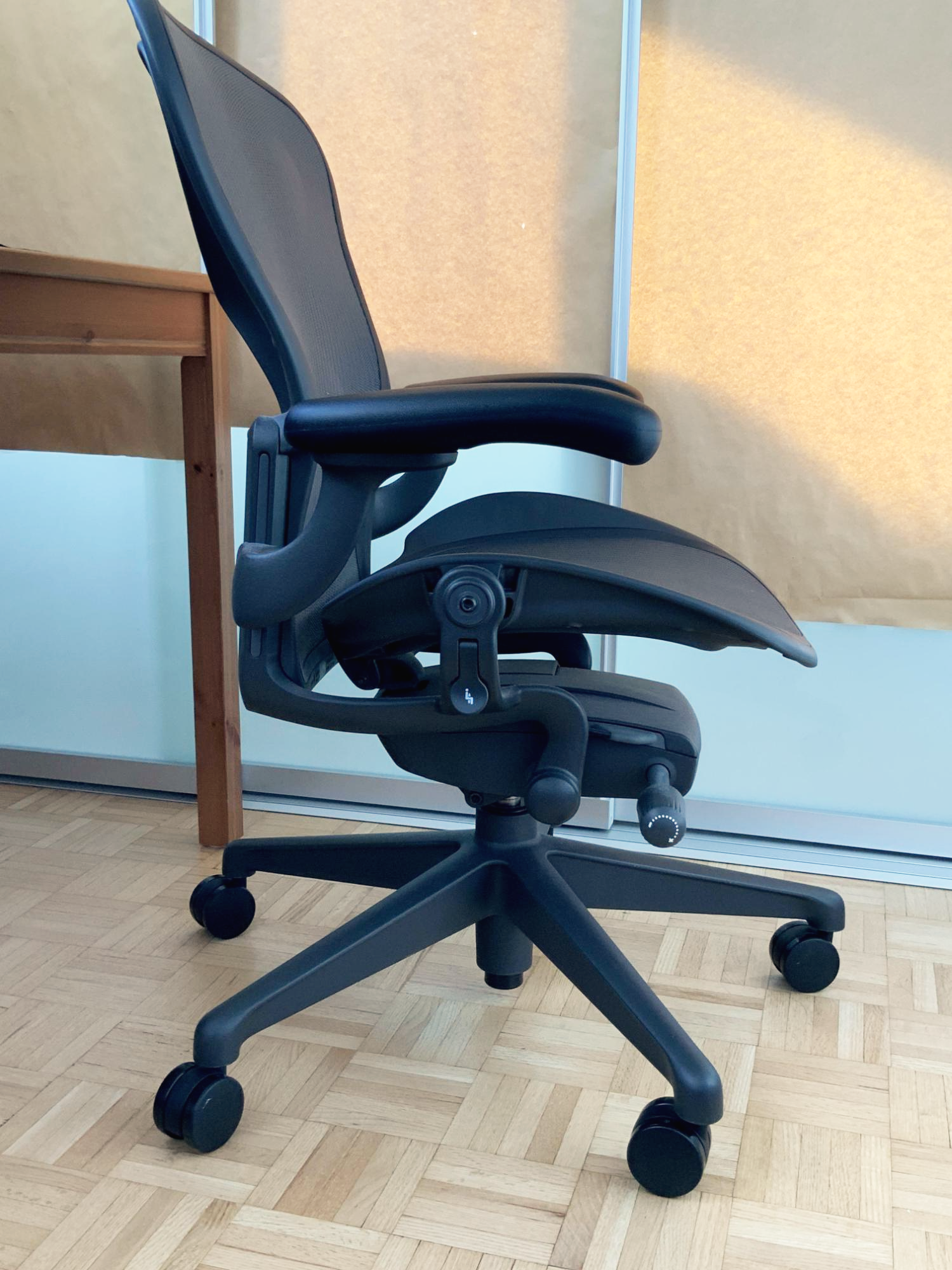  척추 건강을 위한 재택근무의 필수템, 홈 오피스 체어 의자 리뷰 (feat, Herman Miller Aeron)
