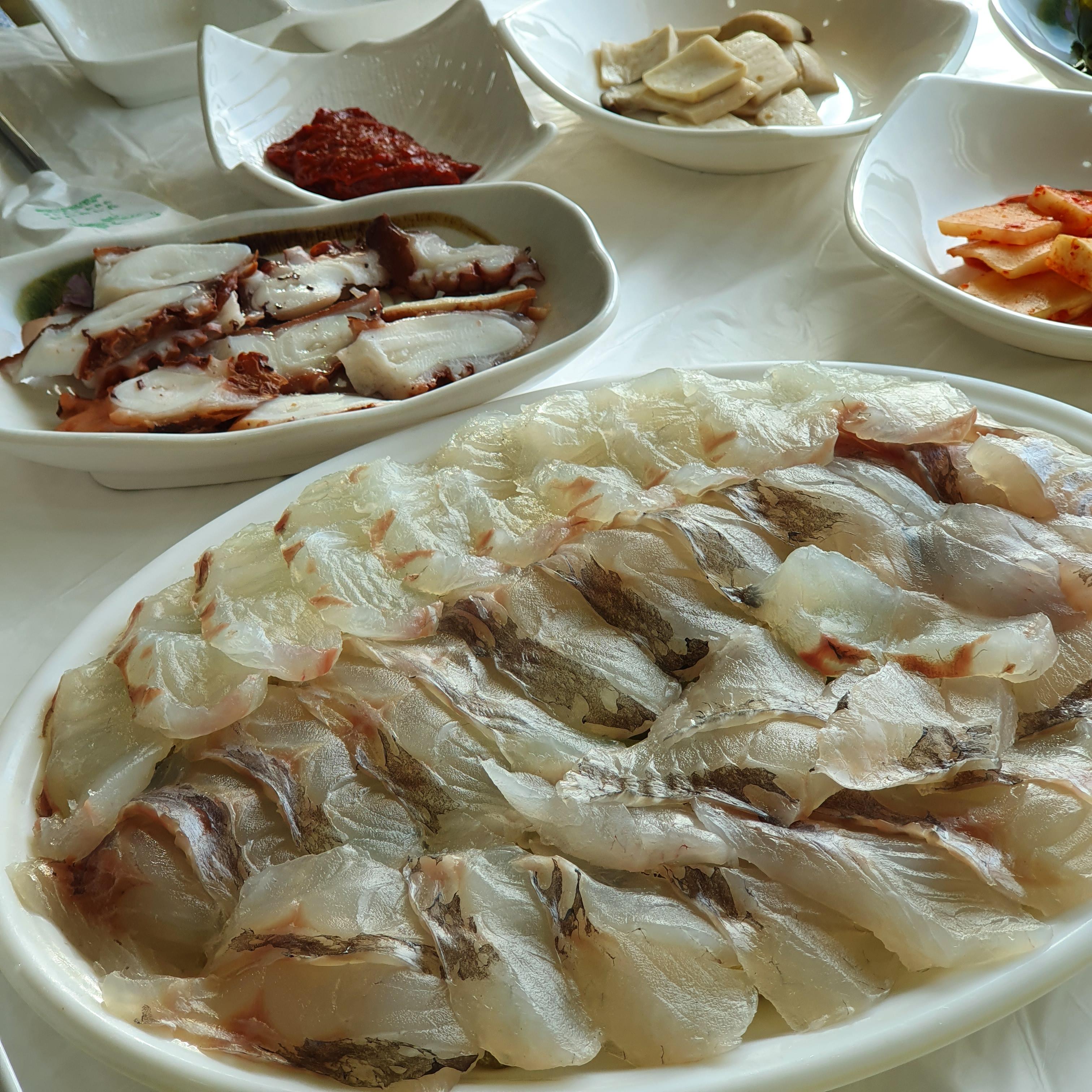  [전라남도] 신안 홍도여행 남문펠리스/남문횟집에서 저녁 정식(매운탕, 광어,우럭)