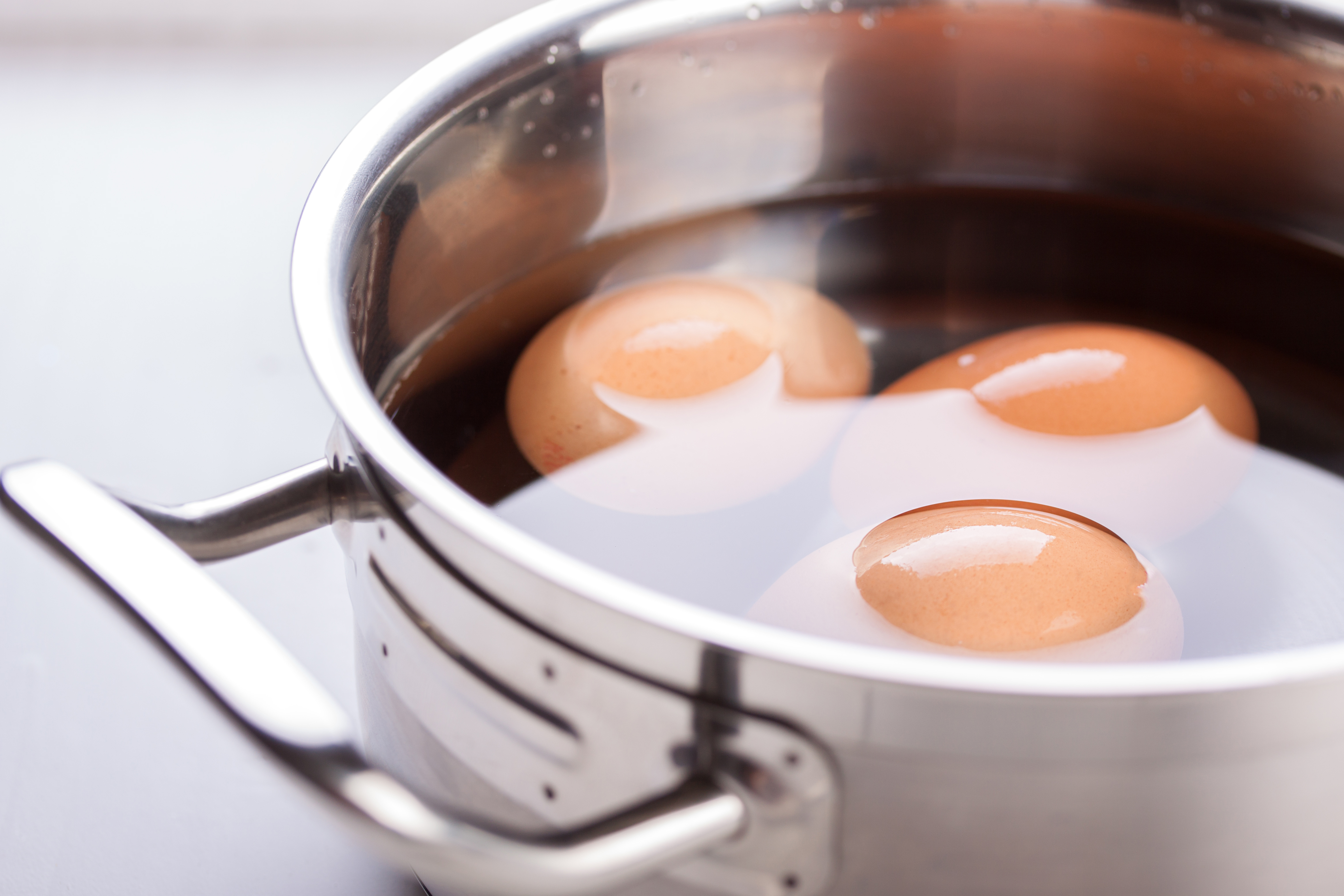냄비에 계란을 넣고&#44; 현미식초를 넣어 만든 계란식초 사진 - 소음인(少陰人)에게 맞는 음식