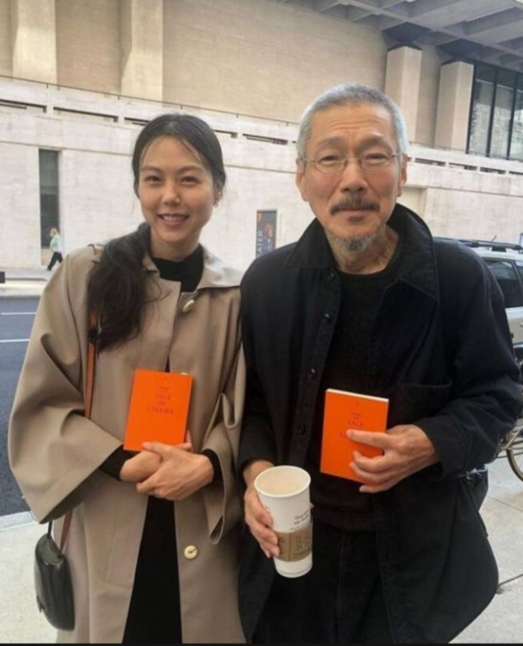  '8년째 열애 중' 홍상수김민희, 해외에선 '당당'...국내에선?