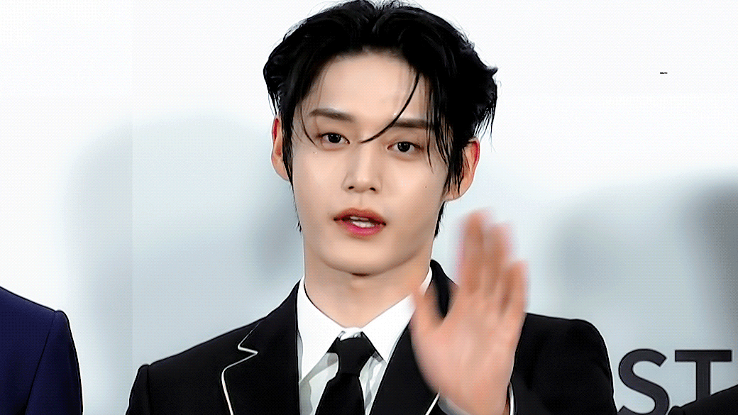 더팩트뮤직어워즈에서 비주얼로 휩쓸고 간 김지웅 | 인스티즈