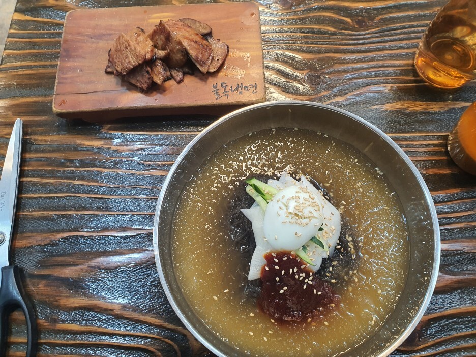 꼬기냉면 이미지