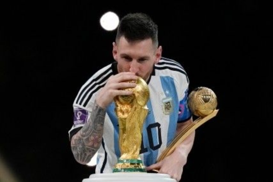  메시 다 이뤘다! 마침내 ‘GOAT’ 반열 오른 축구의 신