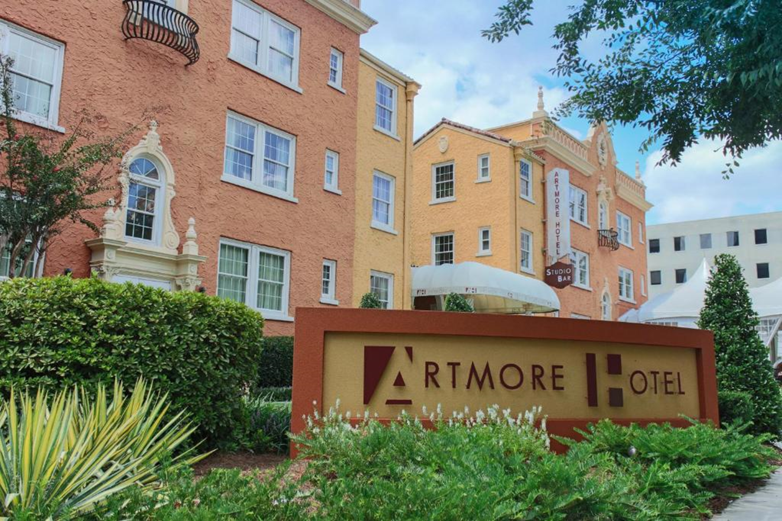 Artmore-Hotel