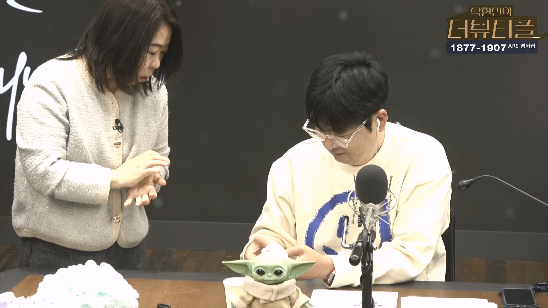 [#탁현민의더뷰티플] 진정한 예술가는 그 무엇도 경멸하지 않는다 ¦ 2024년 12월 27일 금요일 ¦ 다시 19회 (1080p_30fps_H264-128kbit_AAC).mp4_20241227_151522.198.jpg
