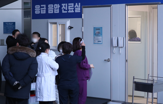  2월12일 오늘 현재 코로나19 신규 확진자 403명!! 지역별 현황과 사회적 거리두기 조정은 언제?