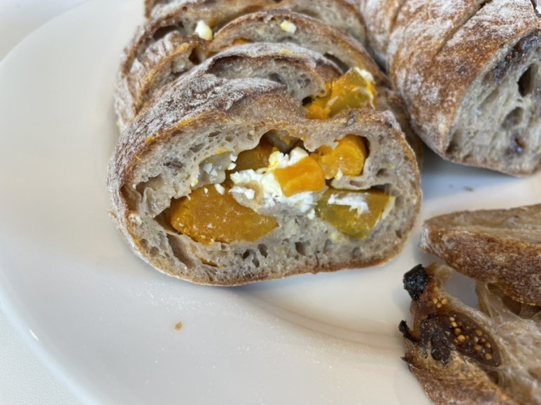 분위기 신상 카페 충주 베이커리 바위의 따뜻한 35