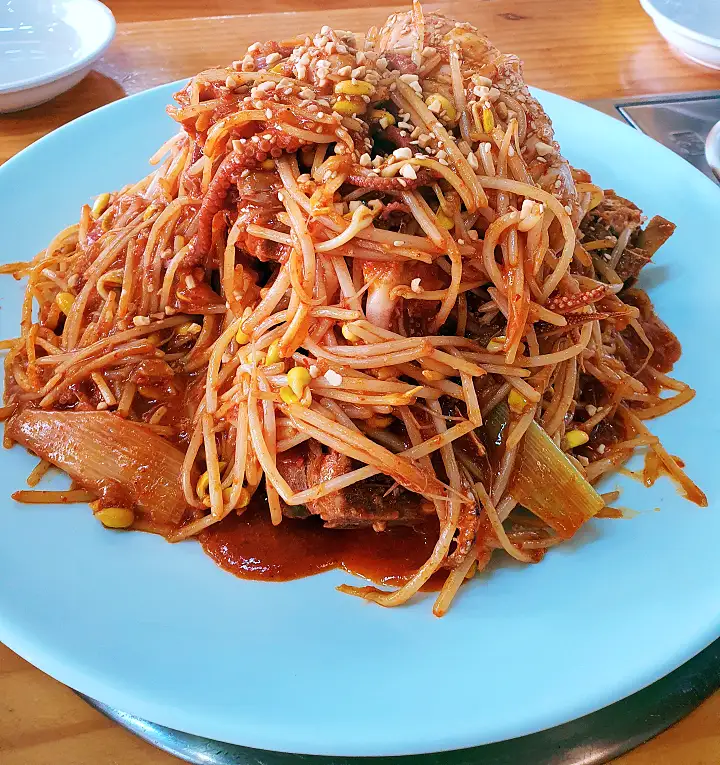 생생정보 통오징어뼈찜 통통한 오징어 매콤 달달 뼈찜 시원한 감자탕 맛집