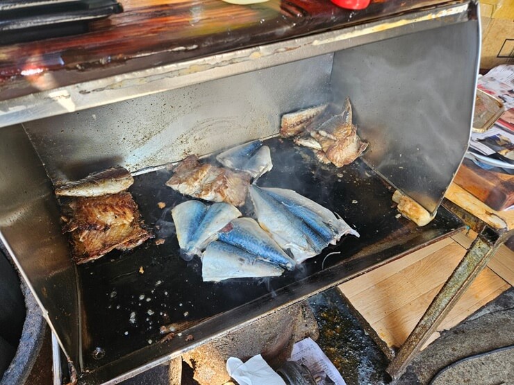 맛있게 굽고 있는 고등어