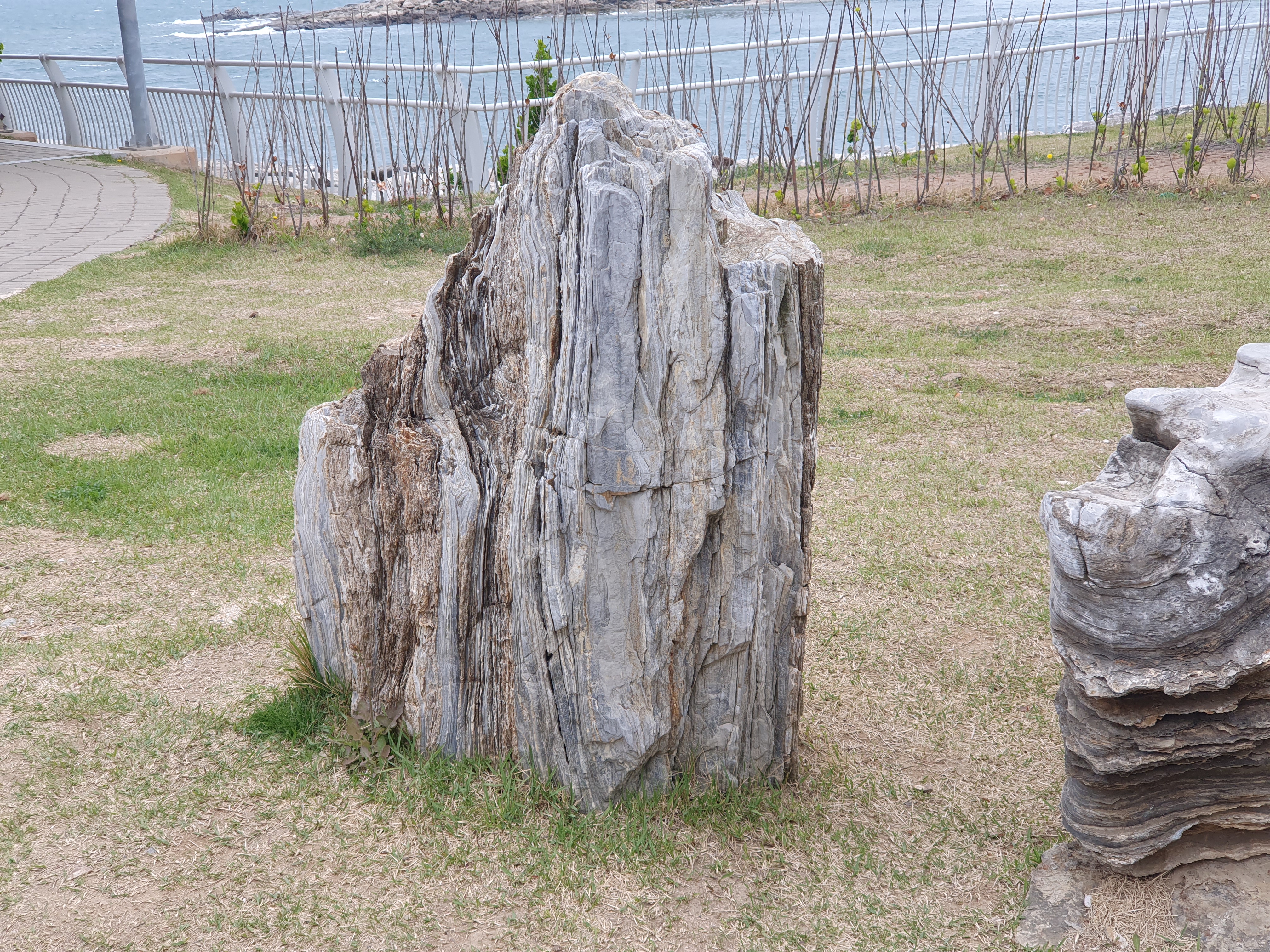 자연석(自然石)