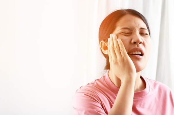 엠도게인 치료 - 치통환자