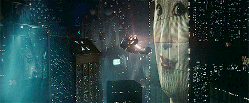 블레이드 러너 (1982) / 왓챠
리들리 스콧 감독의 SF 영화로, 디스토피아 미래를 배경으로 한 탐정 이야기입니다.