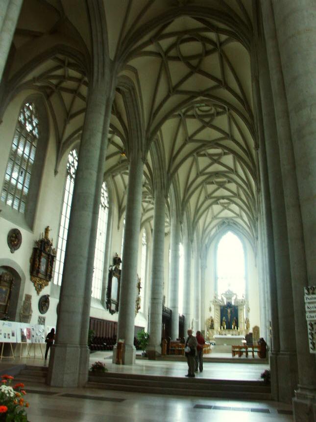 뇌르틀링겐의-성게오르크교회-내부