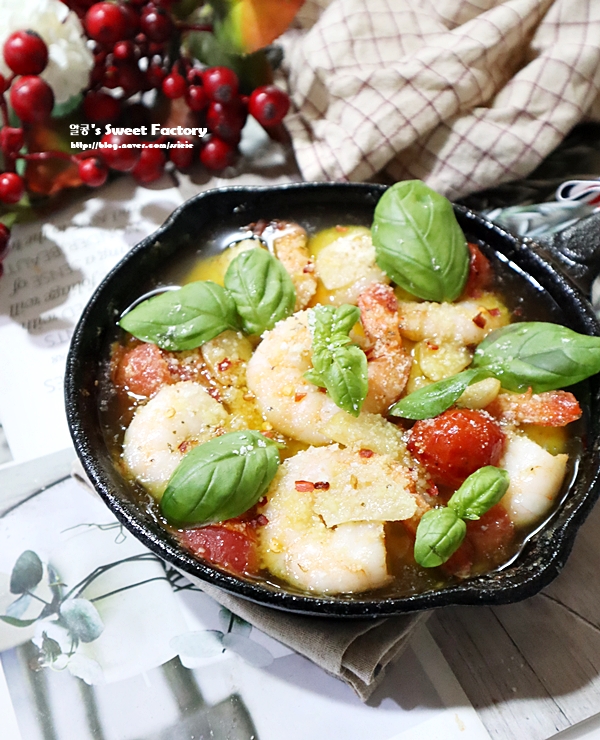 새우 감바스를 만드는 방법은 감바스 알 아질요 새우이다. 16