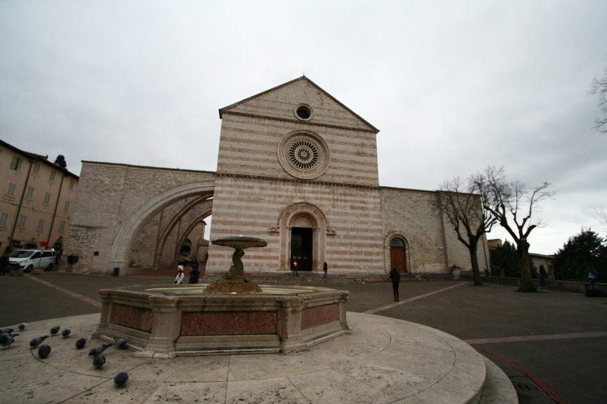 산타-키아라-성당