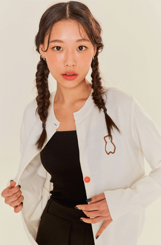  법대로 사랑하라 (1회) 이세영 가디건 _ 아코스튜디오 아이보리 아코베어 라운드넥 가디건 (김유리 옷)