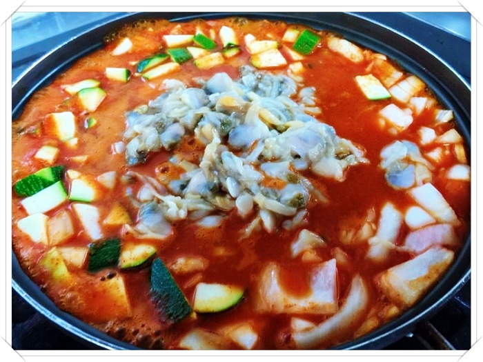 생방송 오늘저녁 바지락 굴 고추장 찌개 인천 영흥도 맛집 식당 하늘가든 하늘장