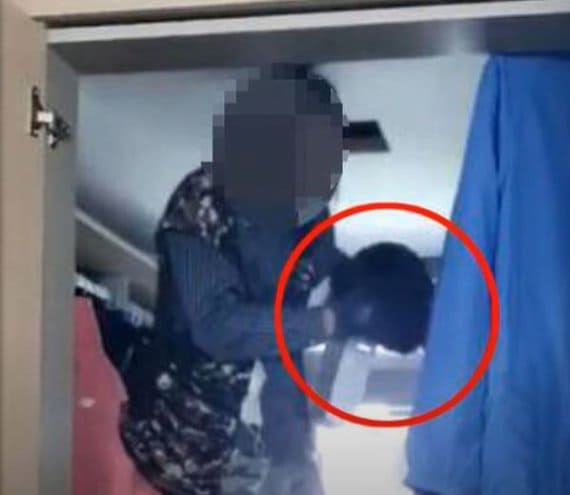  [# 저급한 사회적 수준] 충격! 건설 현장 노동자, 화장실 가기 싫어 알하는 현장에서 바로 일 본다