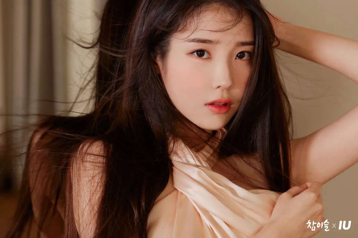  아이유 X 참이슬 시크릿 파티 화보 사진