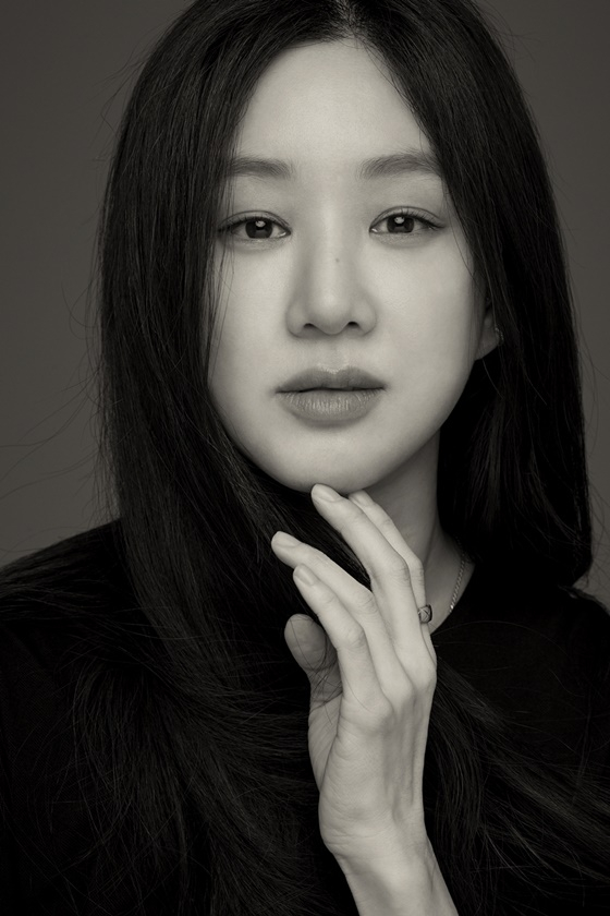  정려원, '코리아 액터스 200' 선정....흑백 속 깊은 눈빛