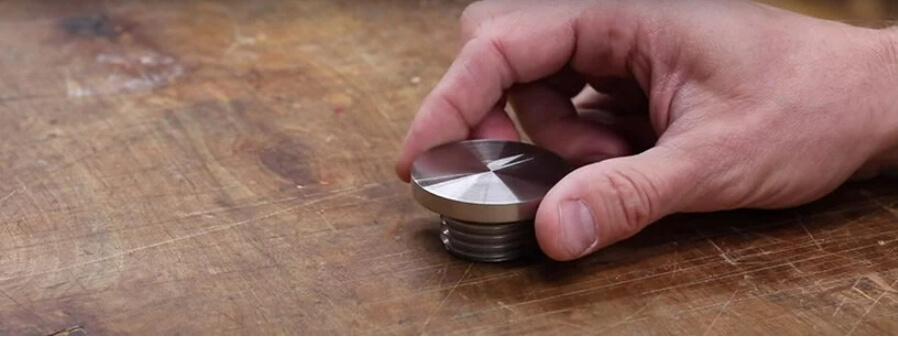 디스크처럼 보이는 슬롯이 없는 나사...매끄러운 외관 가능해져 VIDEO:A Screw With No (visible) Slot Is My Next Big Thing!