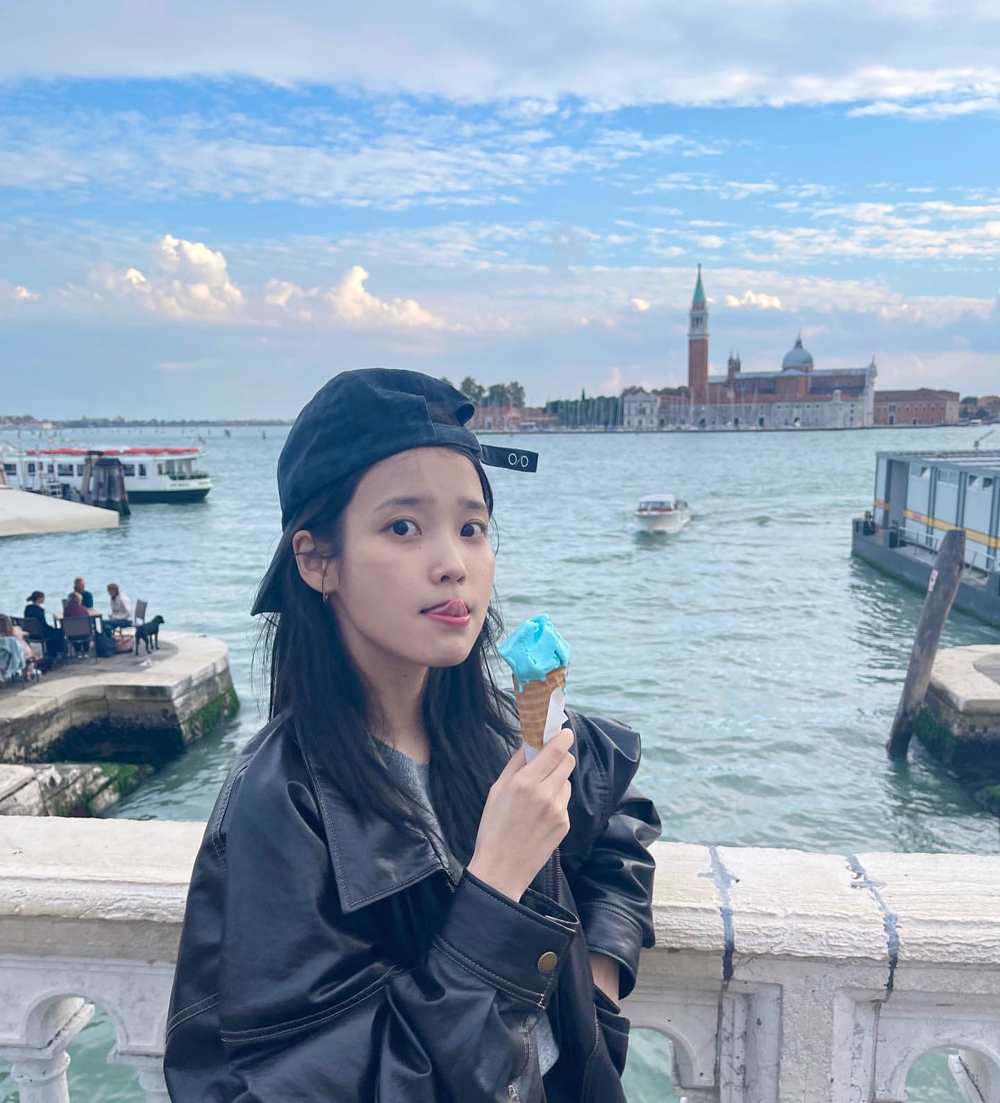  [아이유IU] 인스타 221012