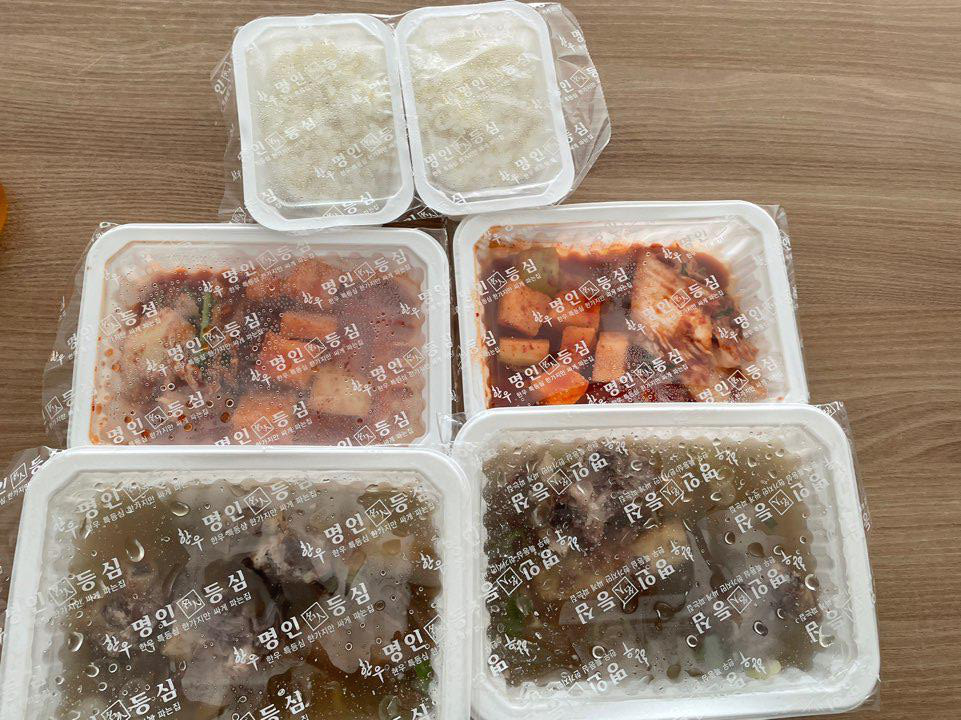 포장한 갈비탕&#44; 밥&#44; 김치 사진