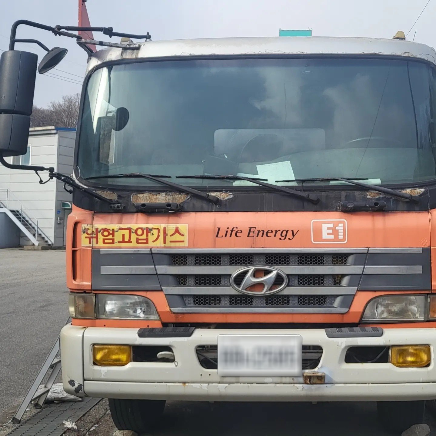  현대 10t LPG 탱크로리 2004년식 1000만원 판매합니다. (이것은 수출하는 차량입니다.)