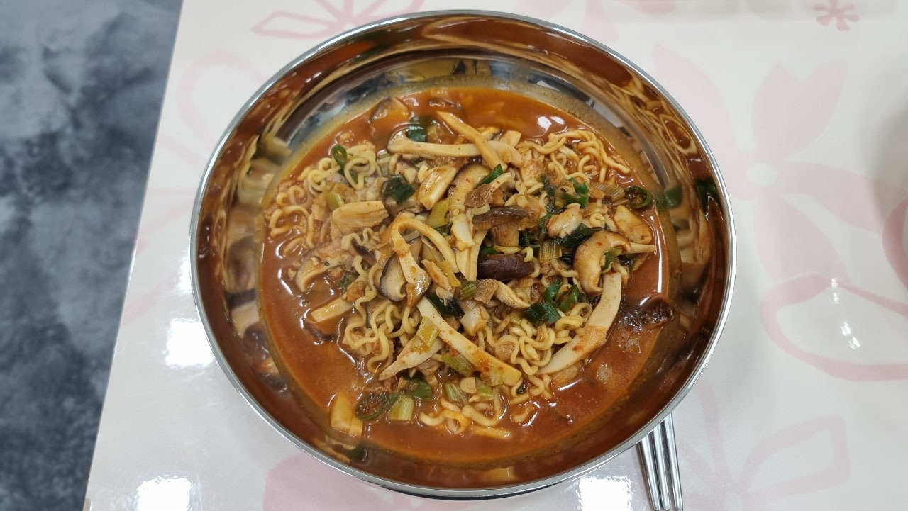 화끈 매운 버섯탕 라면