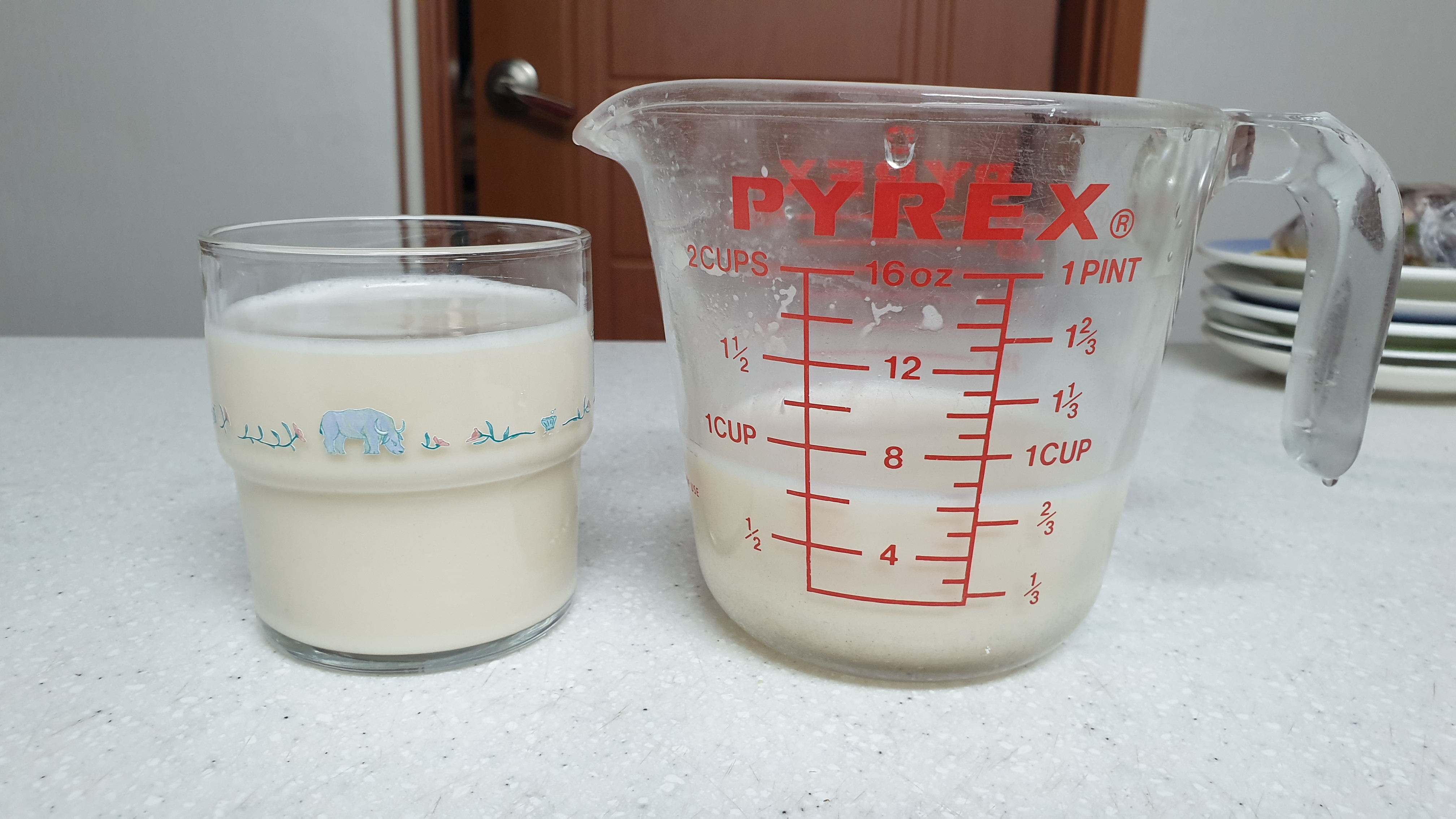 약 500ml 아몬드밀크가 추출됨