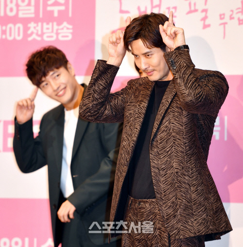 두남자 이미지