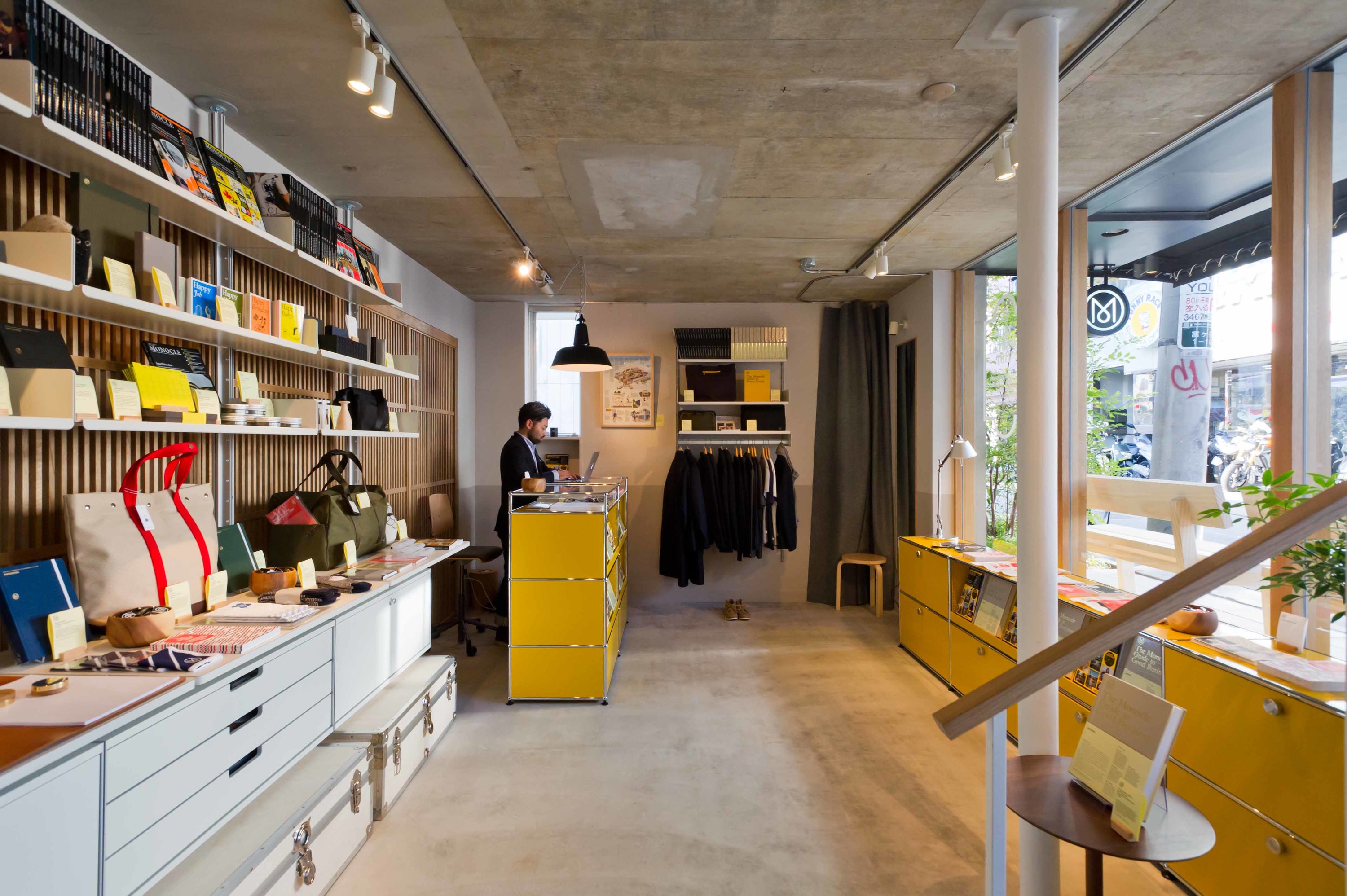 모노클 북샵 Monocle Bookshop (일본 도쿄 미나토구)