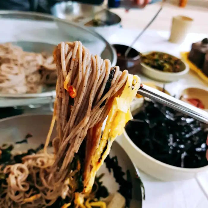  토요일은 밥이좋아 토밥좋아 고명 조합해 먹는 공이 메밀국수 강원 평창 맛집 67회 박명수 현주엽 노사연 히밥 김종민 꿩만두 돼지고기 수육 가격 위치 어디