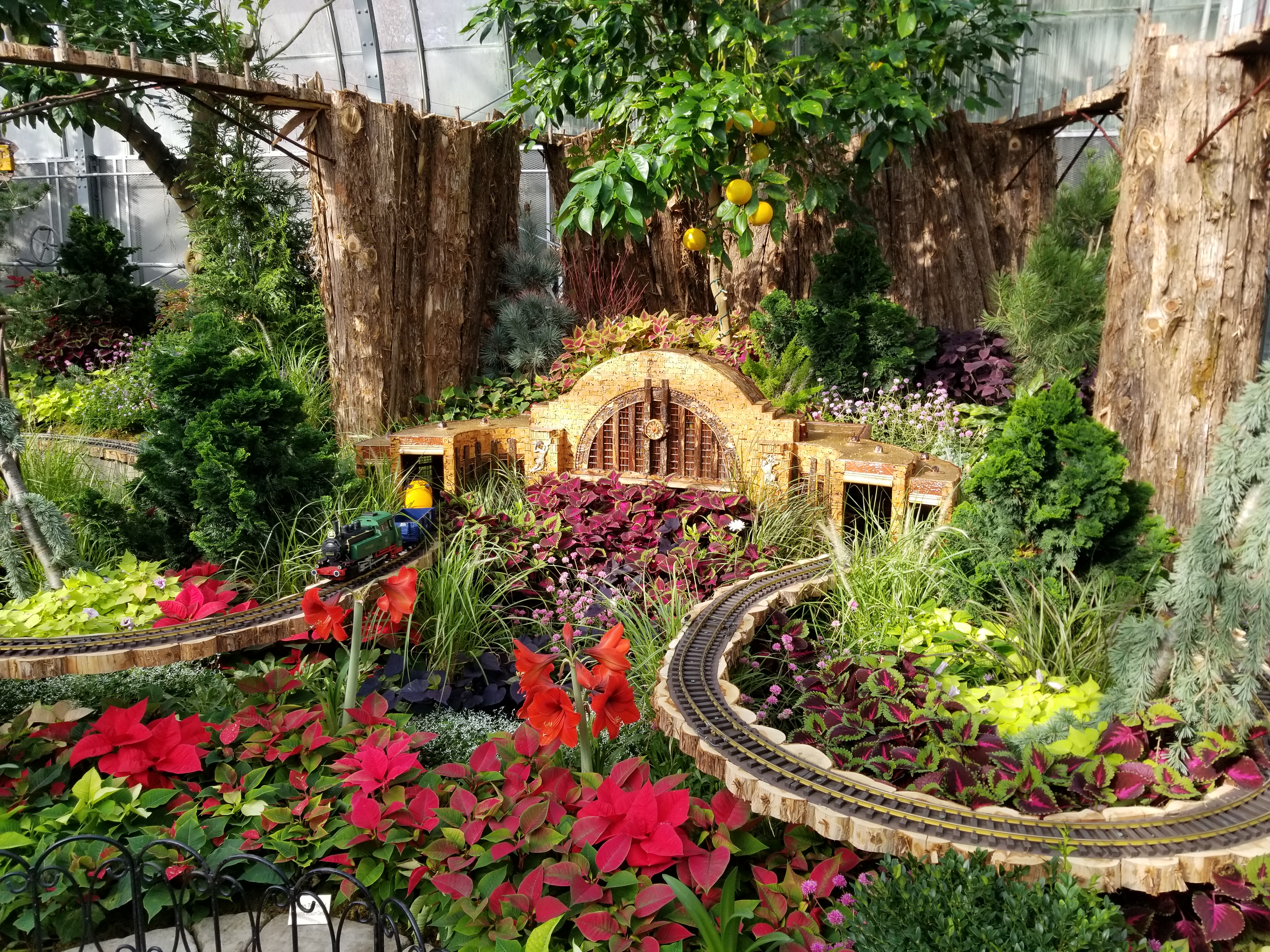 신시내티 유니언 터미널 모형으로 꾸며놓은 크론 식물원