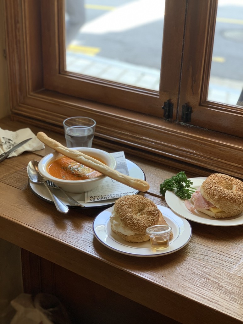 :: 런던베이글뮤지엄 안국 카페 22