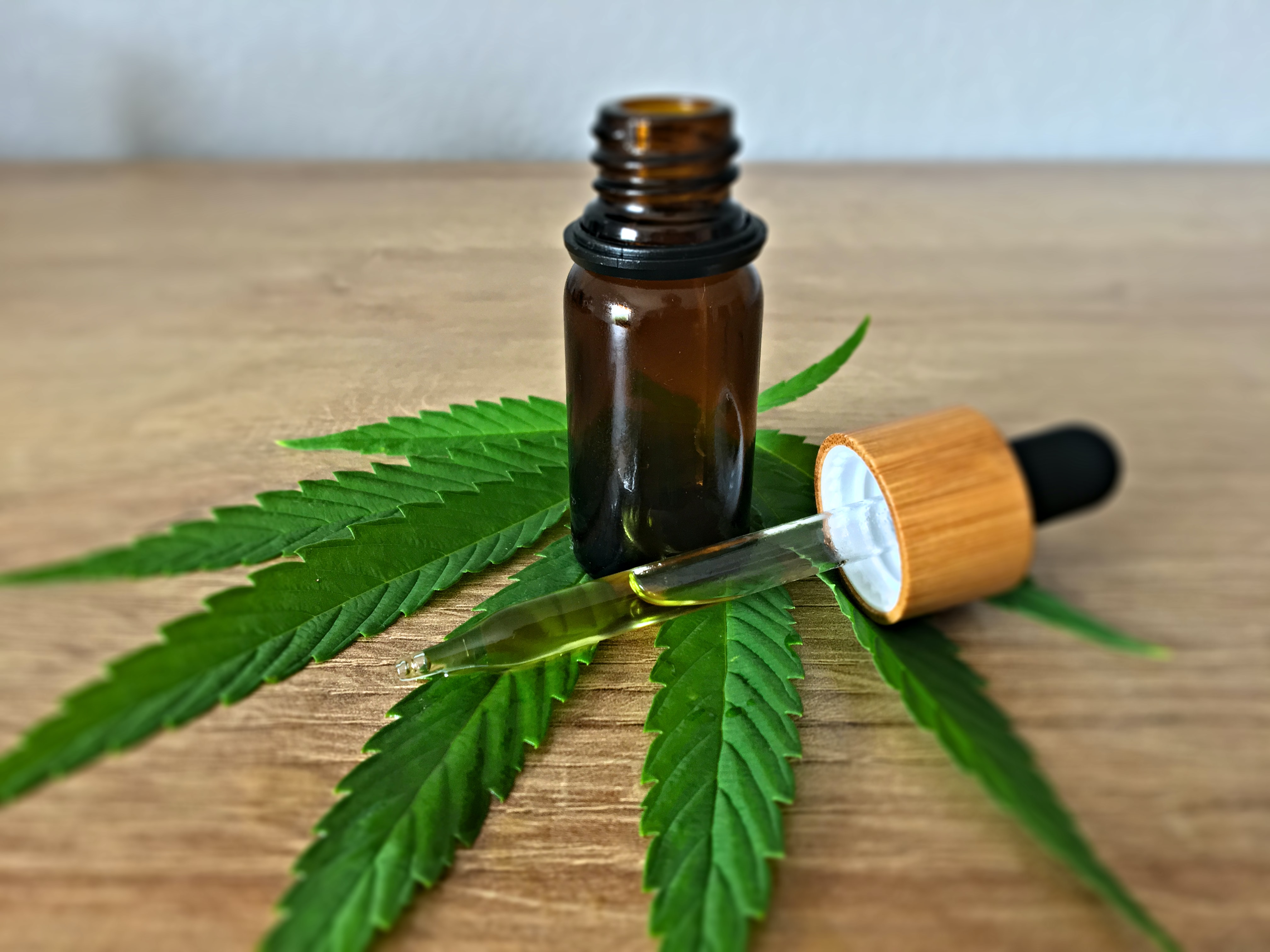  CBD 오일의 효과와 부작용